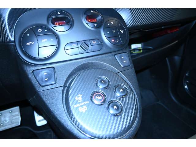 アバルト ６９５エディツィオーネマセラティ １．４ H25年 (関東) 99