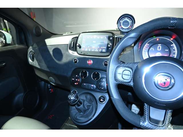 アバルト ６９５エッセエッセ １．４ R4年 (関東) 99