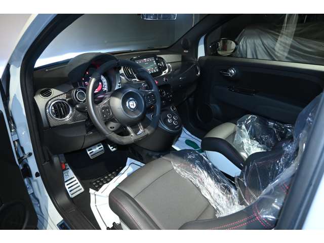 アバルト ６９５エッセエッセ 左Ｈ 正規未導入ＭＴＡ R5年 (関東) 99