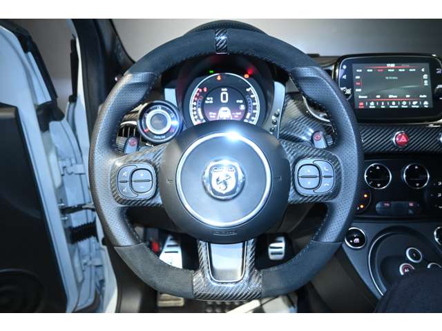 アバルト ６９５エッセエッセ 左Ｈ 正規未導入ＭＴＡ R5年 (関東) 99