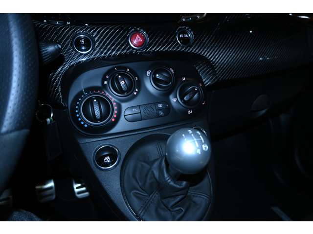 アバルト ６９５Ｃ ６９５Ｃ 左Ｈ ＭＴ 正規未導入 R6年 (関東) 99