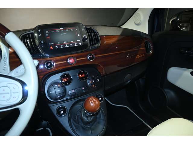 フィアット ５００（チンクエチェント） ＲＩＶＡ １．２ 左ハンドル ５ＭＴ H29年 (関東) 99