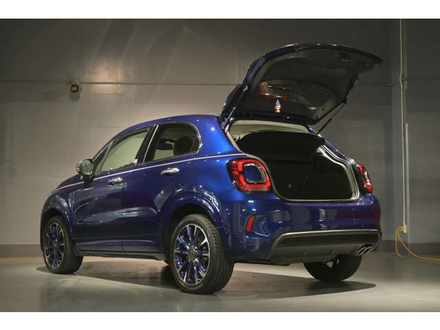 フィアット ５００Ｘ ＹＡＣＨＴ ＣＬＵＢ ＣＡＰＲＩ １．３ 日本未導入 R5年 (関東) 99