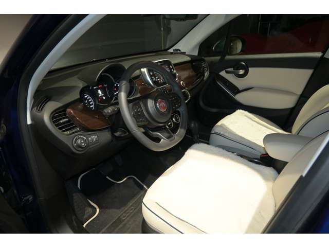 フィアット ５００Ｘ ＹＡＣＨＴ ＣＬＵＢ ＣＡＰＲＩ １．３ 日本未導入 R5年 (関東) 99