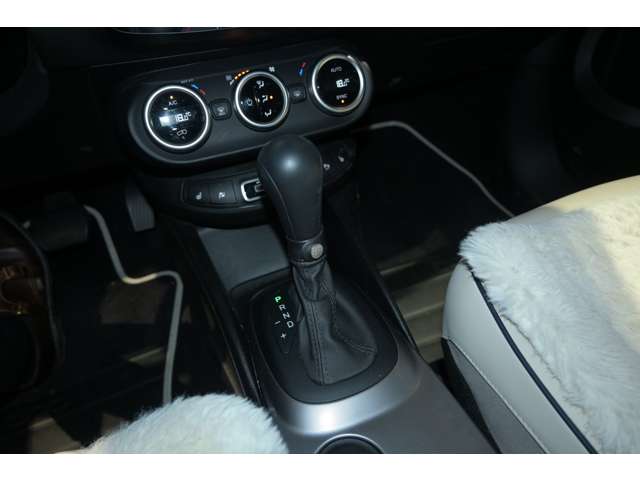 フィアット ５００Ｘ ＹＡＣＨＴ ＣＬＵＢ ＣＡＰＲＩ １．３ 日本未導入 R5年 (関東) 99