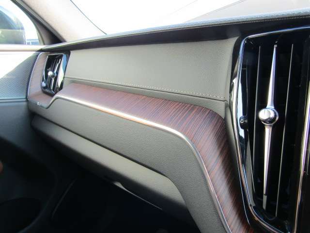 ボルボ ＸＣ６０ Ｂ５ ＡＷＤ インスクリプション ４ＷＤ R3年 (四国) 99