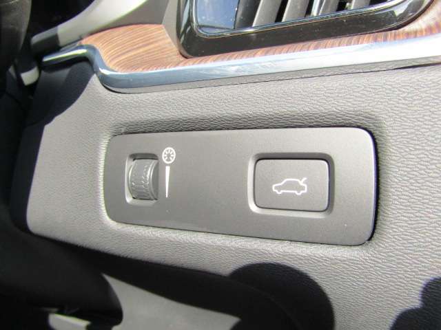 ボルボ ＸＣ６０ Ｂ５ ＡＷＤ インスクリプション ４ＷＤ R3年 (四国) 99