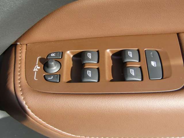 ボルボ ＸＣ６０ Ｂ５ ＡＷＤ インスクリプション ４ＷＤ R3年 (四国) 99