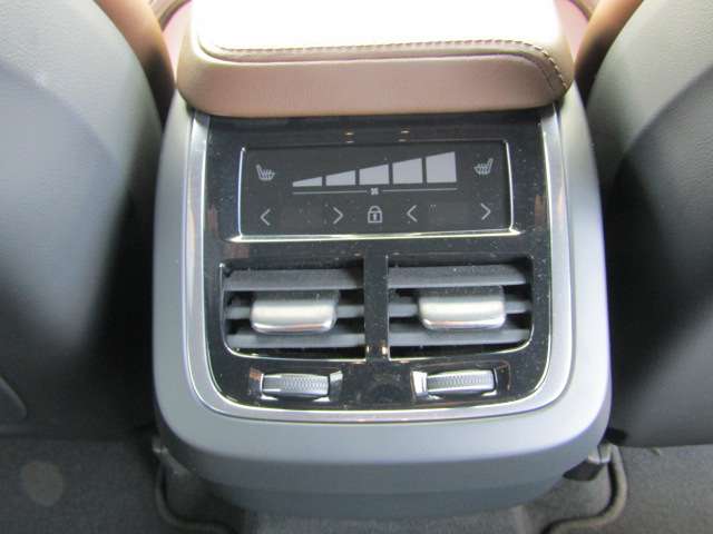 ボルボ ＸＣ６０ Ｂ５ ＡＷＤ インスクリプション ４ＷＤ R3年 (四国) 99