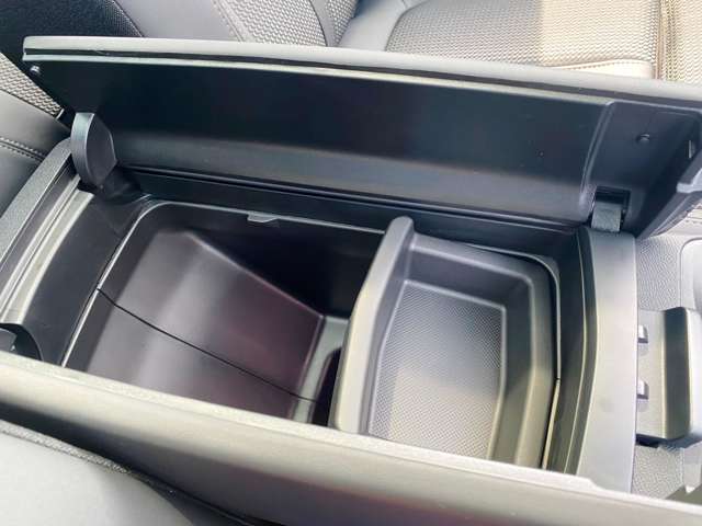 プジョー ３００８ ＧＴ ハイブリッド４ ４ＷＤ R7年 (東北) 99