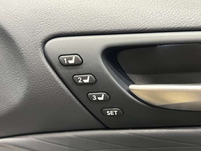 レクサス ＩＳ３００ｈ バージョンＬ R4年 (関東) 99