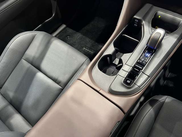 トヨタ クラウン　クロスオーバー　ハイブリッド ２．５ Ｇ レザー パッケージ Ｅ－ＦＯＵＲ ４ＷＤ R4年 (関東) 99