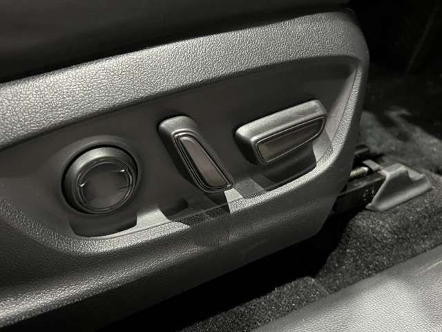 トヨタ クラウン　クロスオーバー　ハイブリッド ２．５ Ｇ レザー パッケージ Ｅ－ＦＯＵＲ ４ＷＤ R4年 (関東) 99