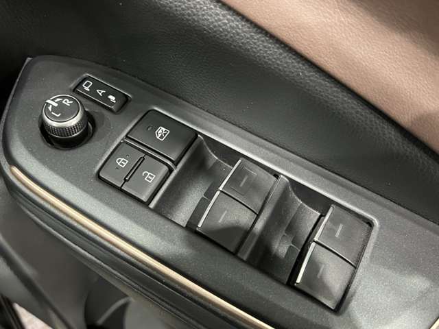 トヨタ クラウン　クロスオーバー　ハイブリッド ２．５ Ｇ レザー パッケージ Ｅ－ＦＯＵＲ ４ＷＤ R4年 (関東) 99