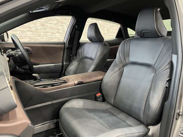 トヨタ クラウン　クロスオーバー　ハイブリッド ２．５ Ｇ レザー パッケージ Ｅ－ＦＯＵＲ ４ＷＤ R4年 (関東) 99