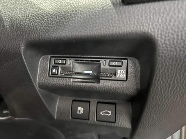 トヨタ クラウン　クロスオーバー　ハイブリッド ２．５ Ｇ アドバンスト レザー パッケージ Ｅ－ＦＯＵＲ ４ＷＤ R4年 (関東) 99