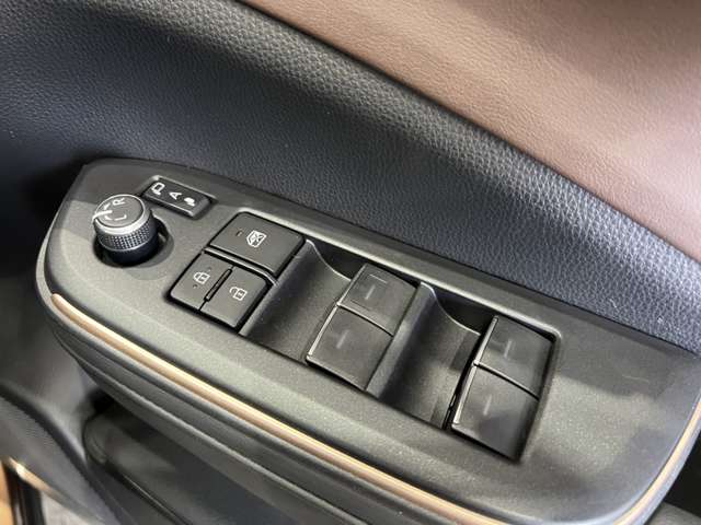 トヨタ クラウン　クロスオーバー　ハイブリッド ２．５ Ｇ アドバンスト レザー パッケージ Ｅ－ＦＯＵＲ ４ＷＤ R4年 (関東) 99