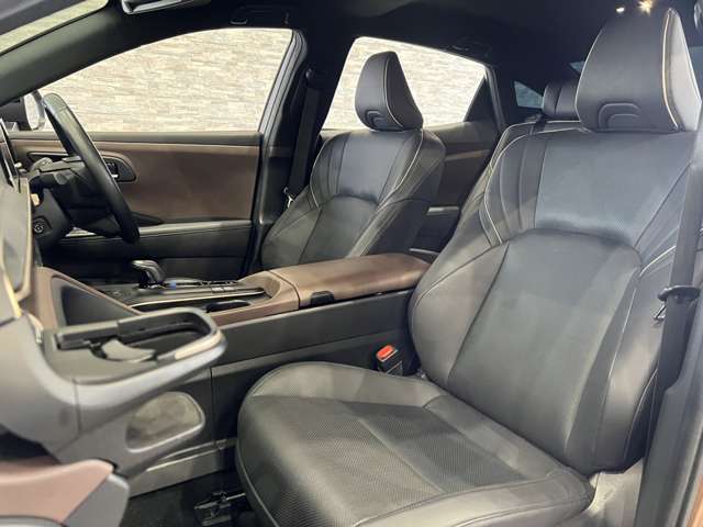 トヨタ クラウン　クロスオーバー　ハイブリッド ２．５ Ｇ アドバンスト レザー パッケージ Ｅ－ＦＯＵＲ ４ＷＤ R4年 (関東) 99