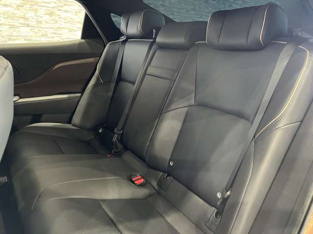 トヨタ クラウン　クロスオーバー　ハイブリッド ２．５ Ｇ アドバンスト レザー パッケージ Ｅ－ＦＯＵＲ ４ＷＤ R4年 (関東) 99