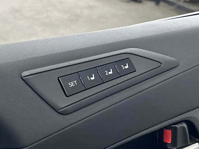 トヨタ ヴェルファイア　ハイブリッド ハイブリッド ２．５ Ｖ Ｅ－ＦＯＵＲ ４ＷＤ H27年 (関東) 99