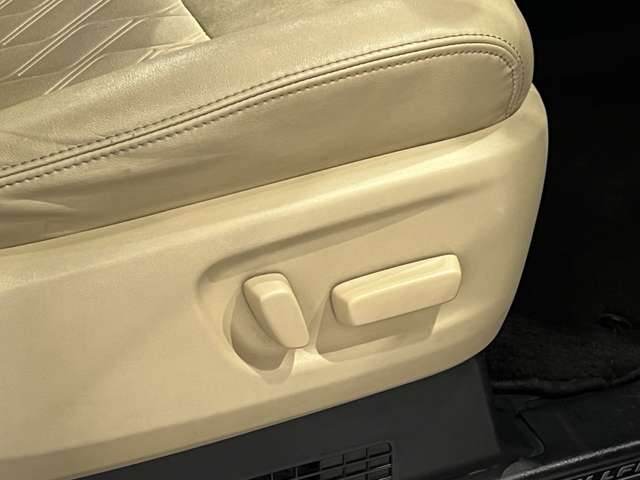 トヨタ ヴェルファイア　ハイブリッド ハイブリッド ２．５ Ｖ Ｅ－ＦＯＵＲ ４ＷＤ H27年 (関東) 99