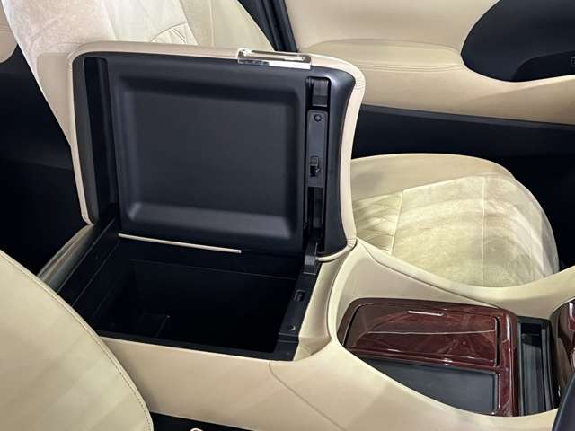 トヨタ ヴェルファイア　ハイブリッド ハイブリッド ２．５ Ｖ Ｅ－ＦＯＵＲ ４ＷＤ H27年 (関東) 99