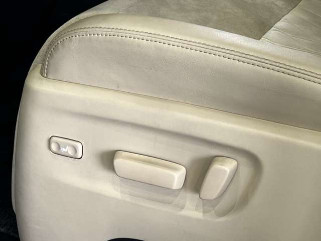 トヨタ ヴェルファイア　ハイブリッド ハイブリッド ２．５ Ｖ Ｅ－ＦＯＵＲ ４ＷＤ H27年 (関東) 99