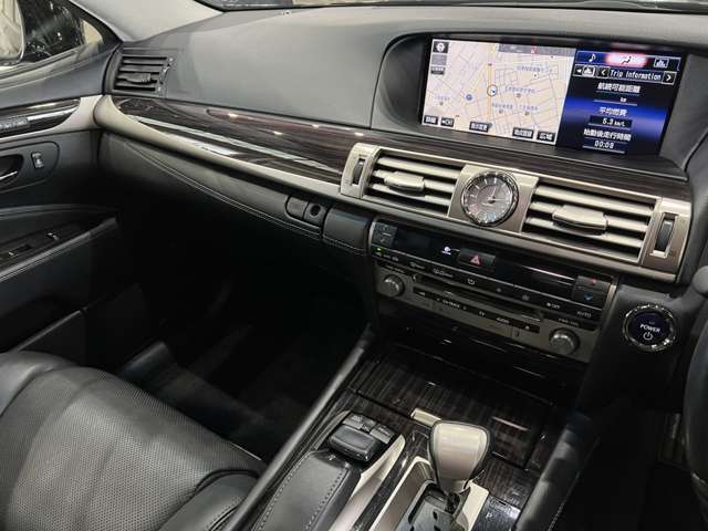 レクサス ＬＳハイブリッド ６００Ｈ バージョンＣ Ｉパッケージ ４ＷＤ H27年 (関東) 99