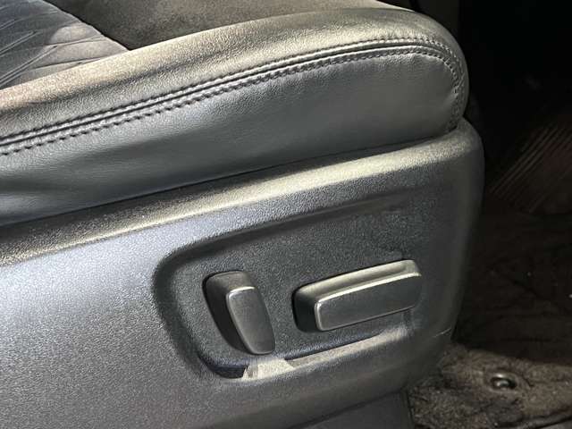 トヨタ ヴェルファイア　ハイブリッド ハイブリッド ２．５ ＺＲ Ｅ－ＦＯＵＲ ４ＷＤ H27年 (関東) 99