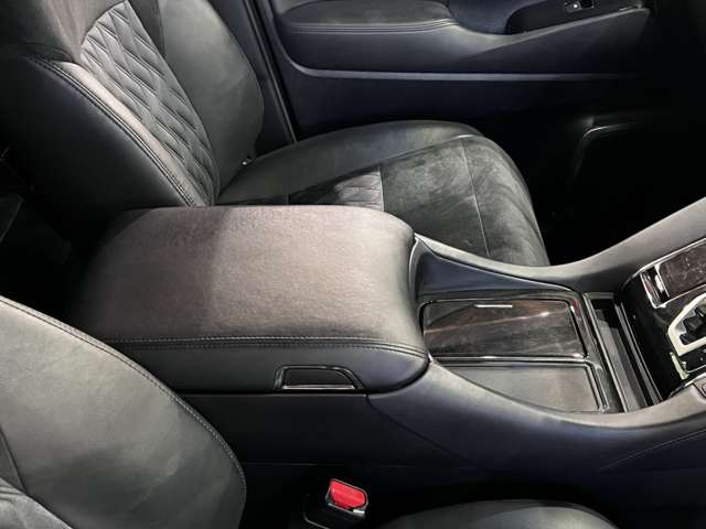 トヨタ ヴェルファイア　ハイブリッド ハイブリッド ２．５ ＺＲ Ｅ－ＦＯＵＲ ４ＷＤ H27年 (関東) 99