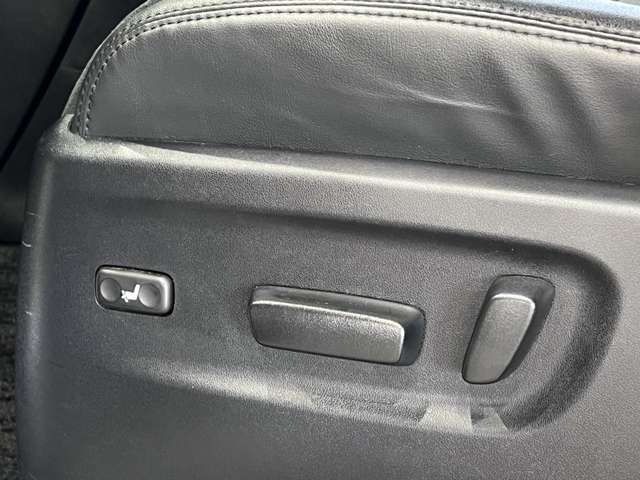 トヨタ ヴェルファイア　ハイブリッド ハイブリッド ２．５ ＺＲ Ｅ－ＦＯＵＲ ４ＷＤ H27年 (関東) 99