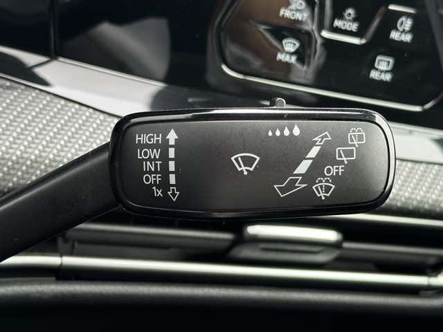 フォルクスワーゲン ゴルフヴァリアント ＴＤＩ Ｒライン プラチナム エディション ディーゼルターボ R5年 (近畿) 99