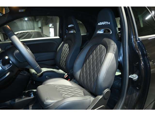 アバルト ５９５Ｃ 左ハンドルＭＴ ＴＵＲＩＳＭＯパッケージ R7年 (関東) 99