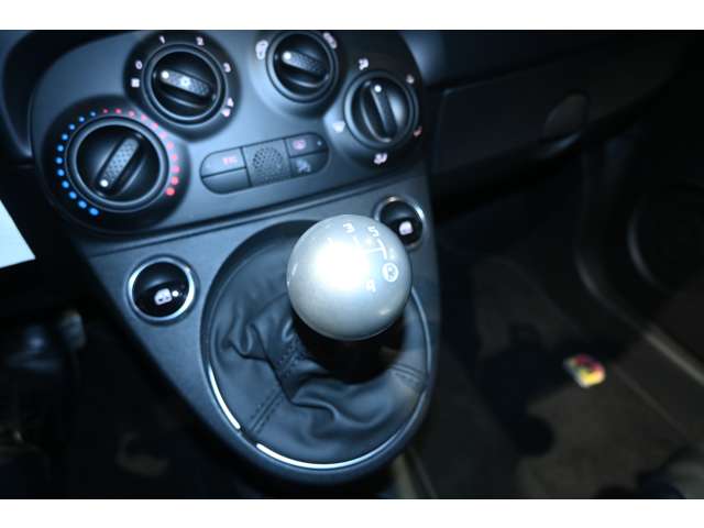 アバルト ５９５Ｃ 左ハンドルＭＴ ＴＵＲＩＳＭＯパッケージ R7年 (関東) 99