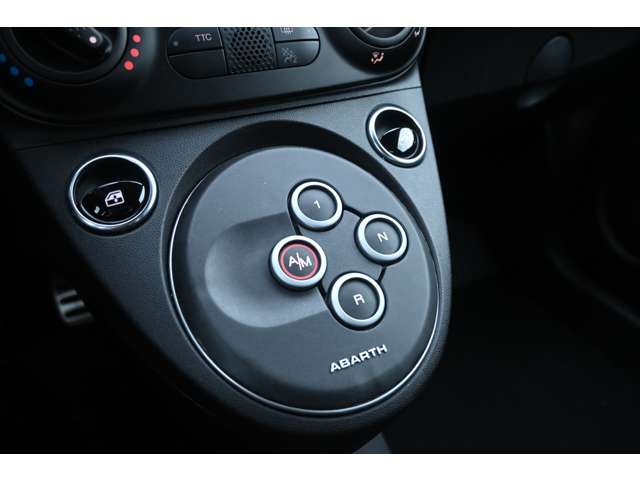 アバルト ６９５ １．４ 左ハンドルＭＴＡ R6年 (関東) 99