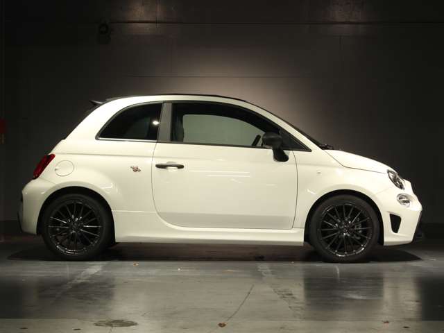 アバルト ５９５Ｃ １．４ 左ハンドルＭＴ R6年 (関東) 99