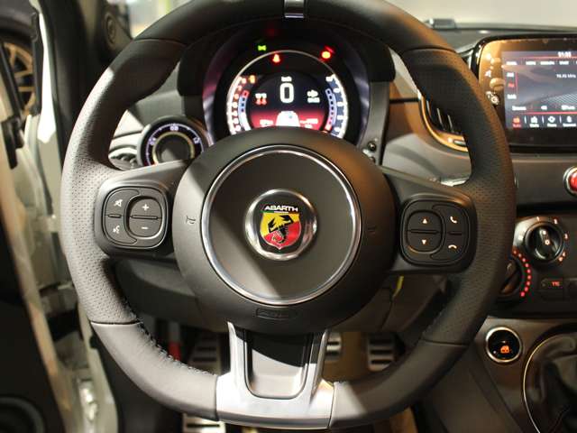 アバルト ５９５Ｃ １．４ 左ハンドルＭＴ R6年 (関東) 99
