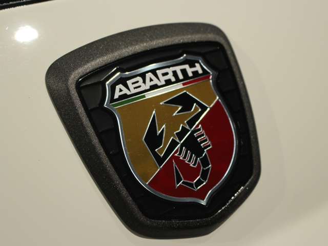 アバルト ５９５Ｃ １．４ 左ハンドルＭＴ R6年 (関東) 99