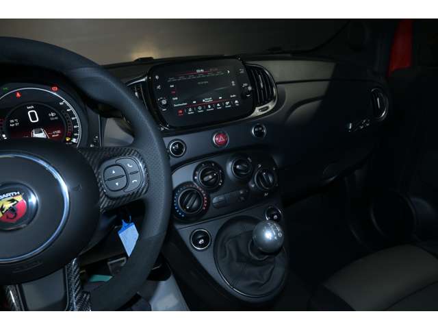 アバルト ６９５Ｃ コンペティツィオーネ 左ハンドル ＭＴ R6年 (関東) 99