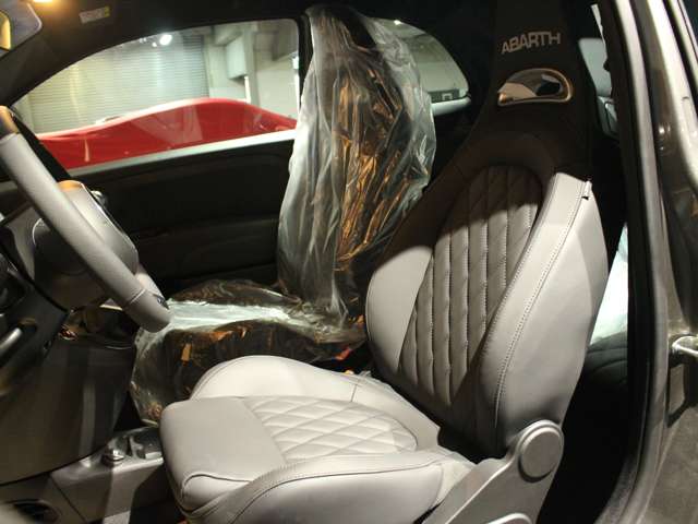 アバルト ５９５Ｃ ツーリズモ 左ＭＴ ブラックレザー R5年 (関東) 99