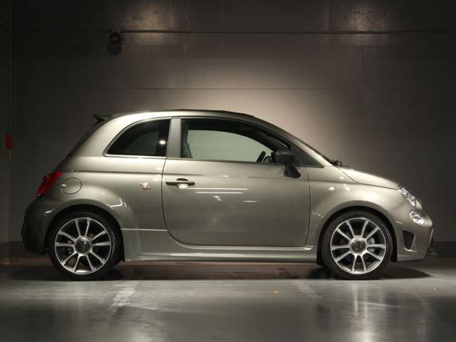 アバルト ５９５Ｃ ツーリズモ 左ＭＴ ブラックレザー R5年 (関東) 99