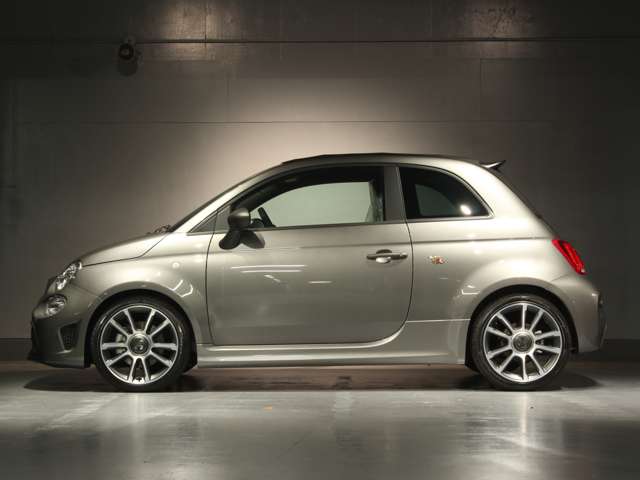 アバルト ５９５Ｃ ツーリズモ 左ＭＴ ブラックレザー R5年 (関東) 99