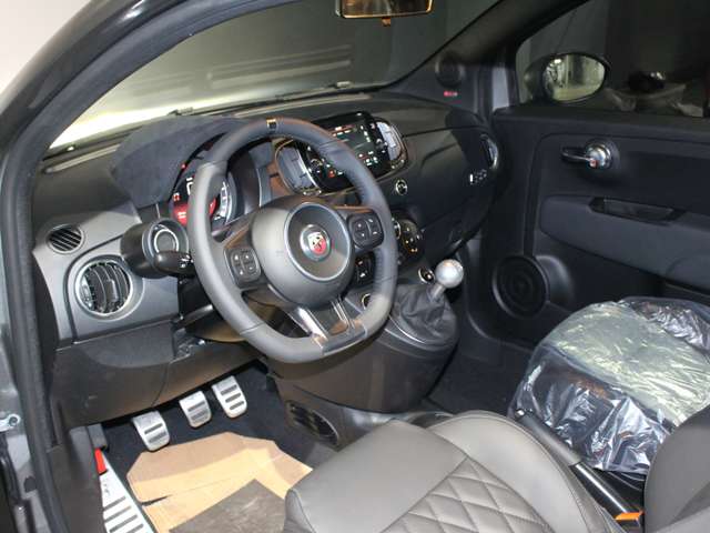 アバルト ５９５Ｃ ツーリズモ 左ＭＴ ブラックレザー R5年 (関東) 99