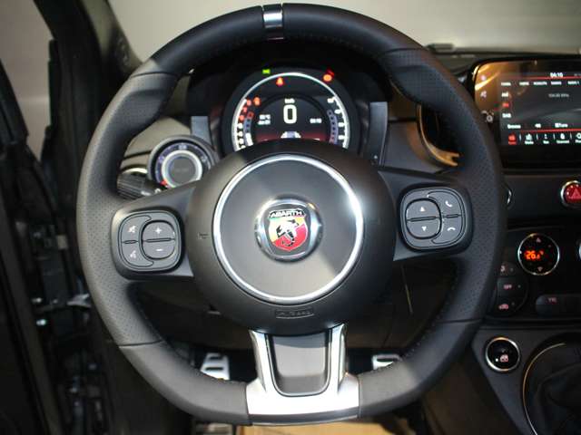 アバルト ５９５Ｃ ツーリズモ 左ＭＴ ブラックレザー R5年 (関東) 99