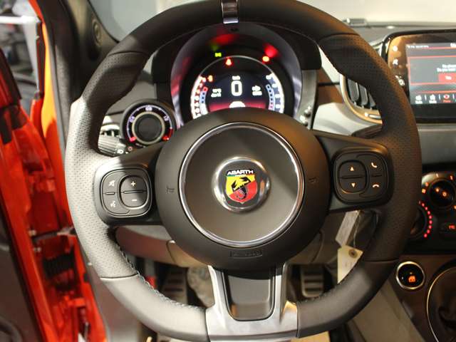 アバルト ５９５ １．４ オレンジレーシング R5年 (関東) 99