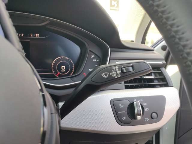 アウディ Ａ４ ２．０ ＴＦＳＩ クワトロ タキシード スタイル ４ＷＤ H30年 (東北) 99