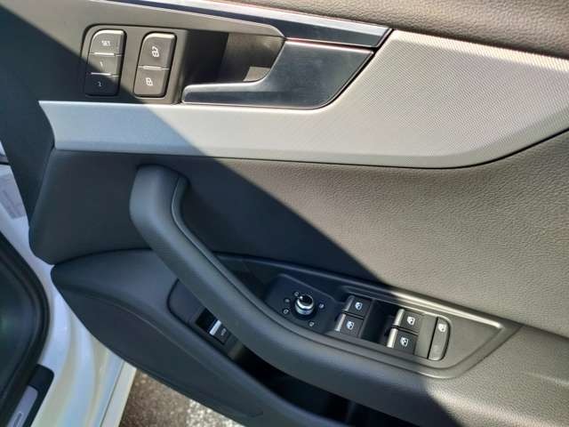 アウディ Ａ４ ２．０ ＴＦＳＩ クワトロ タキシード スタイル ４ＷＤ H30年 (東北) 99