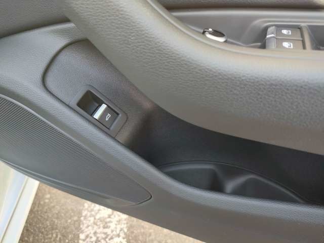 アウディ Ａ４ ２．０ ＴＦＳＩ クワトロ タキシード スタイル ４ＷＤ H30年 (東北) 99