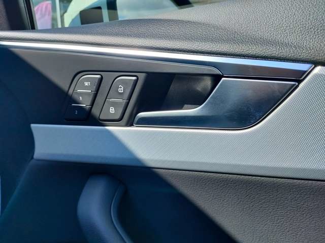 アウディ Ａ４ ２．０ ＴＦＳＩ クワトロ タキシード スタイル ４ＷＤ H30年 (東北) 99