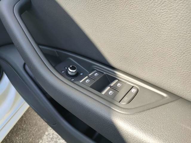 アウディ Ａ４ ２．０ ＴＦＳＩ クワトロ タキシード スタイル ４ＷＤ H30年 (東北) 99